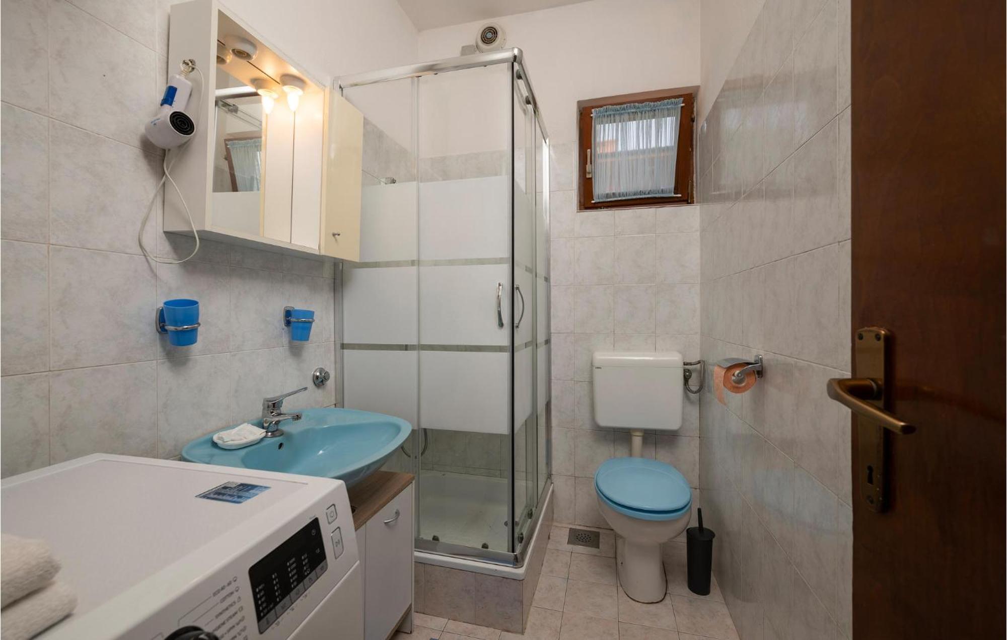 1 Bedroom Cozy Apartment In Póla Kültér fotó
